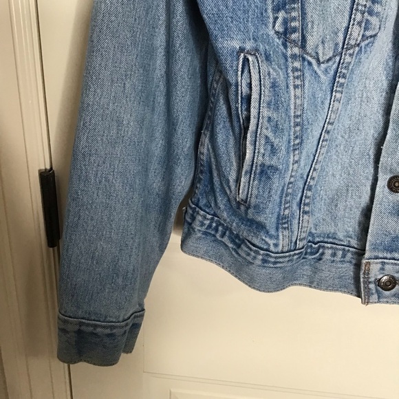 Vintage Levi’s Denim Jacket. - Picture 5 of 13
